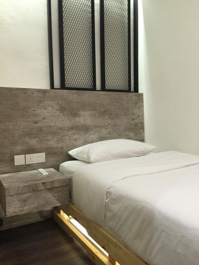 The Oikos Hotel Pontian Kecil Exterior photo