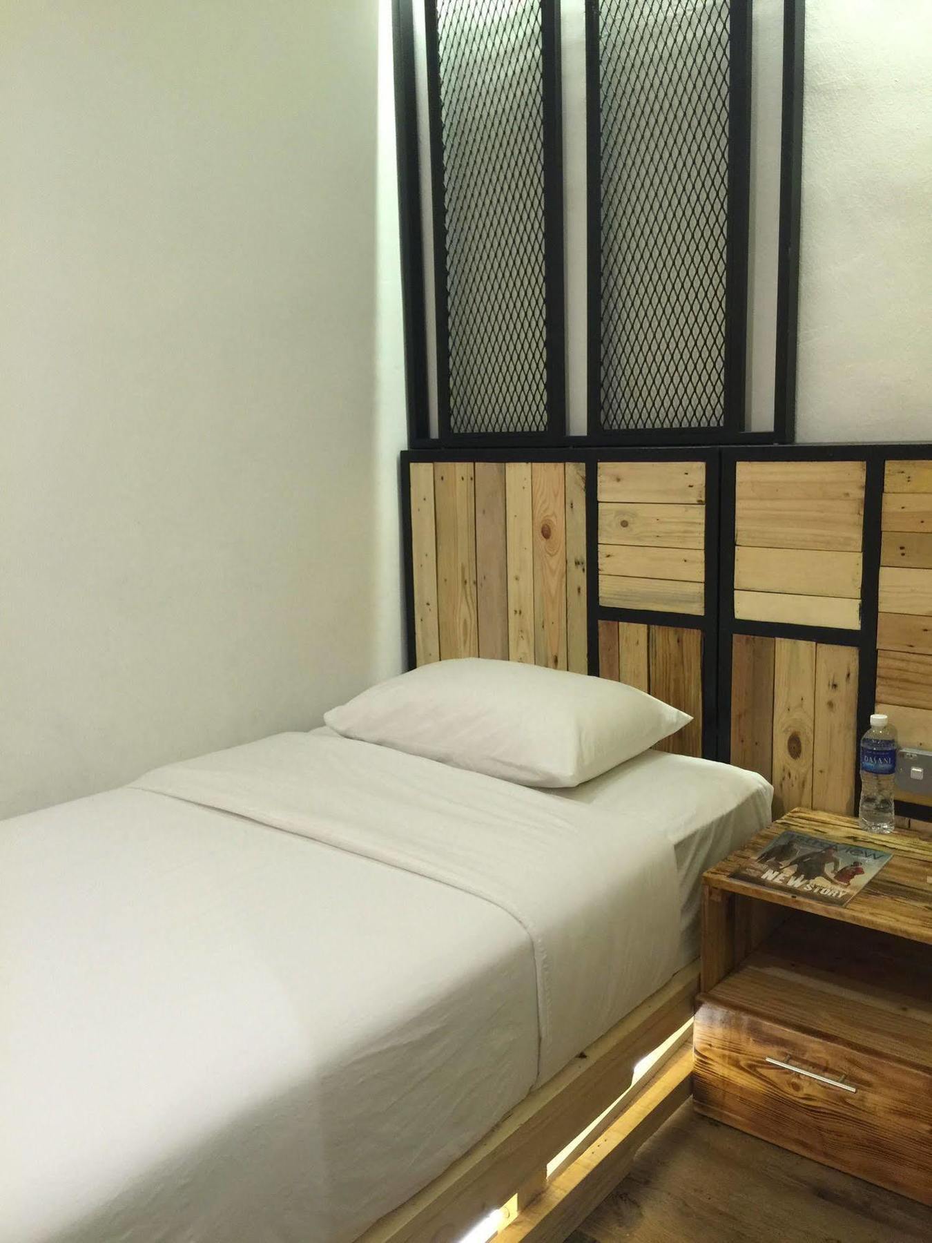 The Oikos Hotel Pontian Kecil Exterior photo