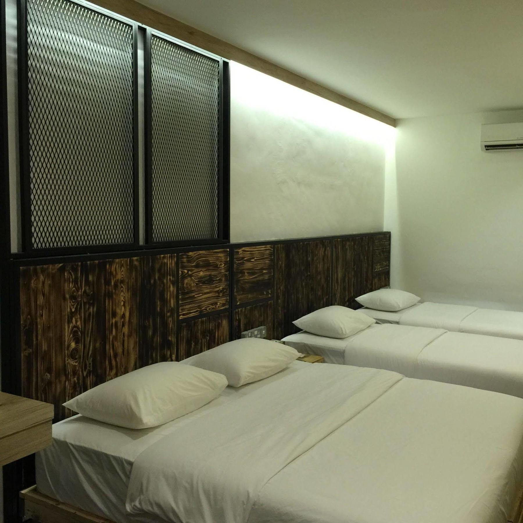 The Oikos Hotel Pontian Kecil Exterior photo